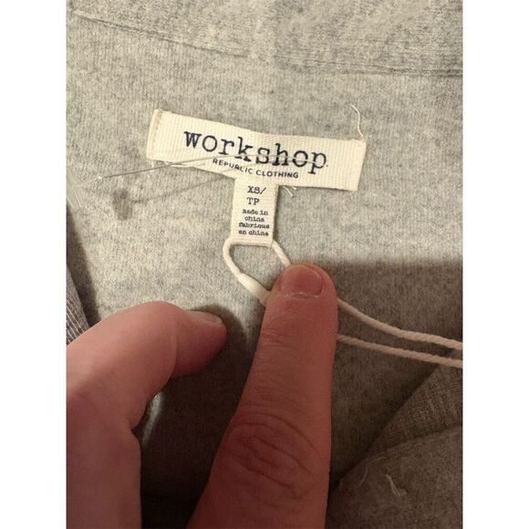 Workshop Republic Women's XS Gray Long Sleeve Button-Up Shirt - Picture 10 of 11